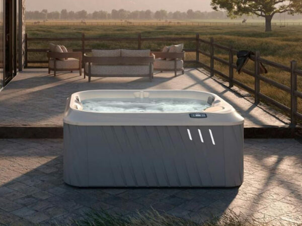 Jacuzzi-J225-hot-tub