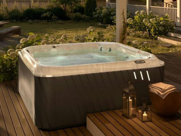 Jacuzzi-J285-hot-tub