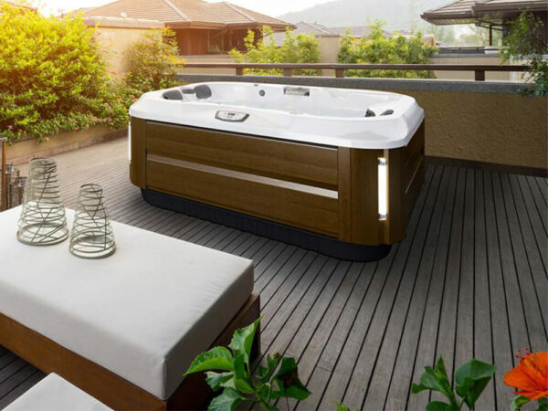 Jacuzzi-J315-hot-tub