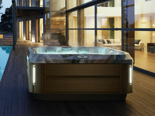 Jacuzzi-J325-hot-tub