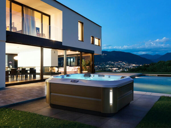 Jacuzzi-J335-hot-tub