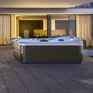 Jacuzzi-J495-hot-tub